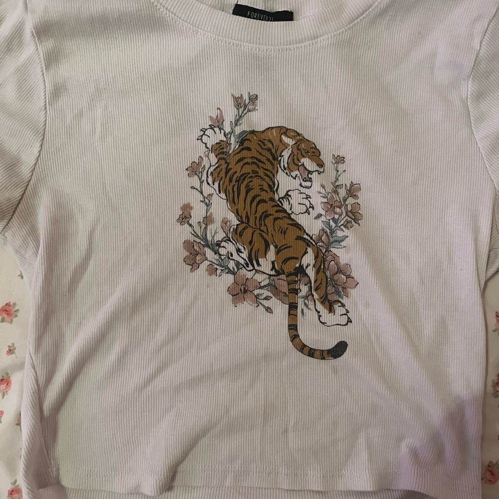 Forever 21 Cream Graphic Crop Top